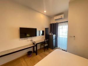 chonlapruk lakeside hotel