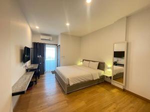 chonlapruk lakeside hotel