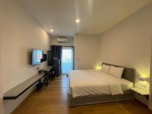 chonlapruk lakeside hotel