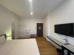 chonlapruk lakeside hotel