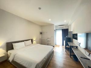 chonlapruk lakeside hotel