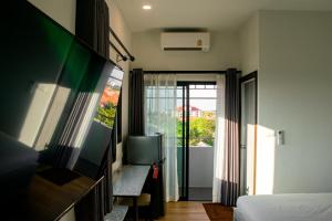 chonlapruk lakeside hotel