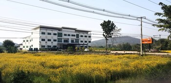 Kosit One Hotel,Phetchabun>>Bueang Sam Phan,3 star