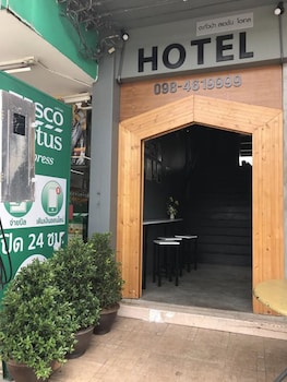 takuapa station hotel