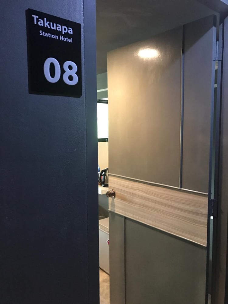 takuapa station hotel