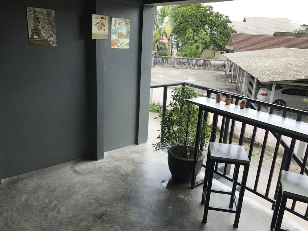 takuapa station hotel