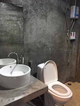 takuapa station hotel