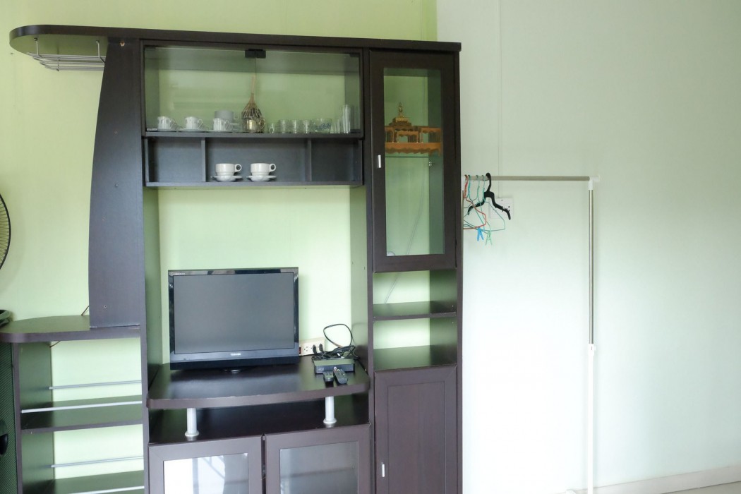 chomlay restaurant and room for rent