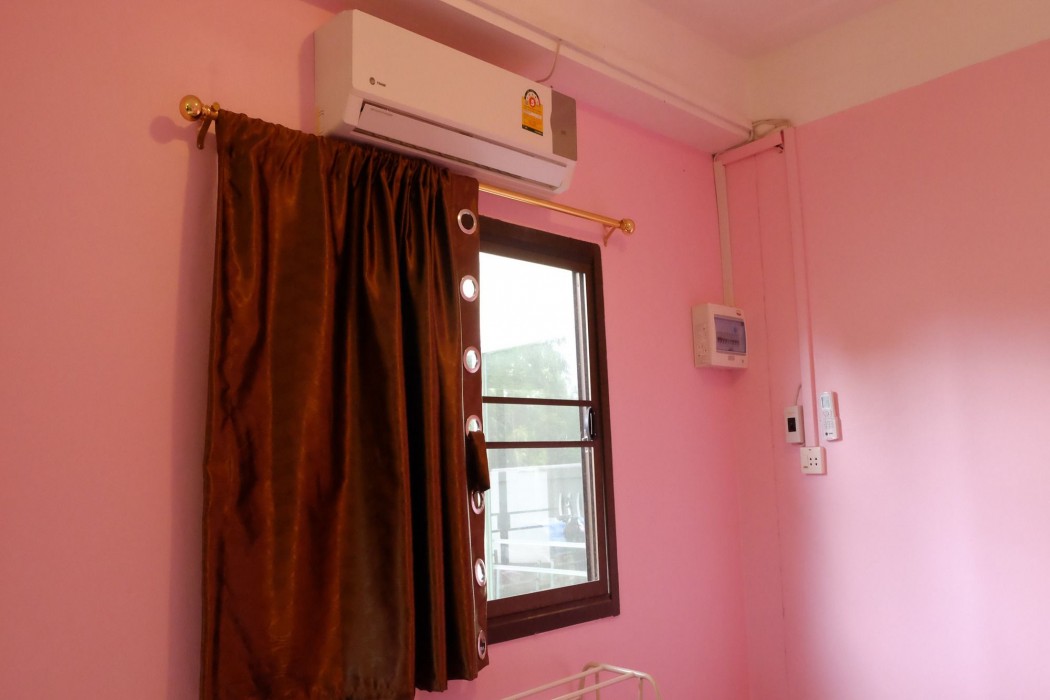 chomlay restaurant and room for rent