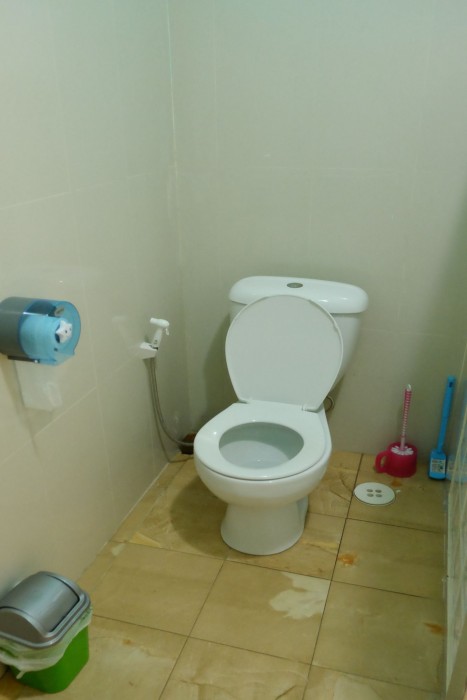 chomlay restaurant and room for rent