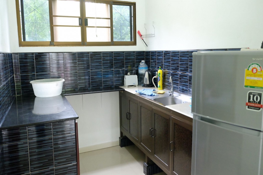 chomlay restaurant and room for rent