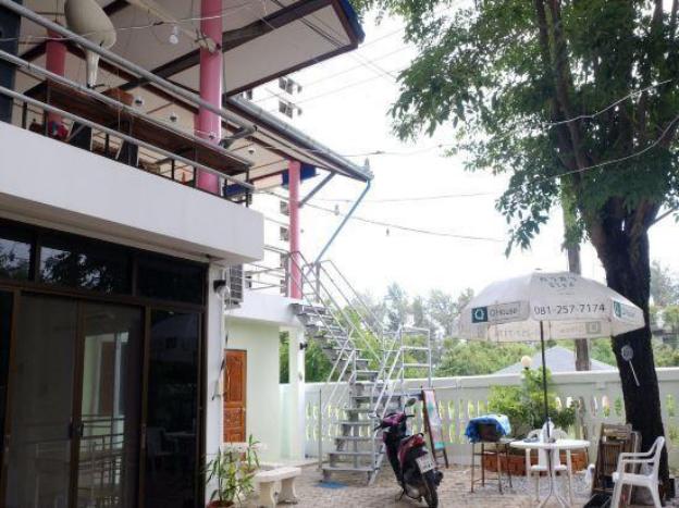 chomlay restaurant and room for rent