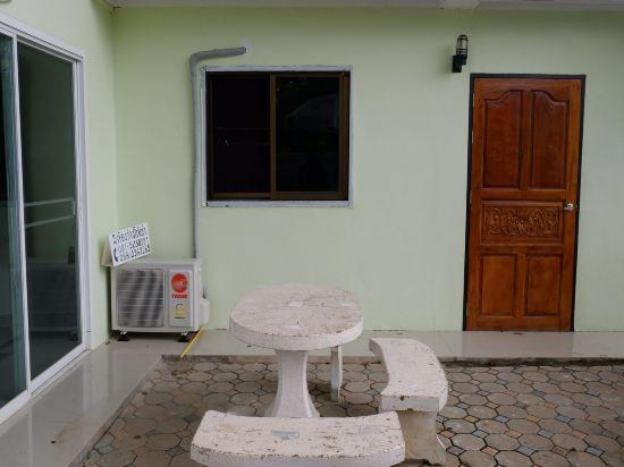 chomlay restaurant and room for rent