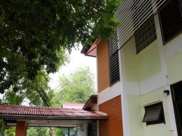 chomlay restaurant and room for rent