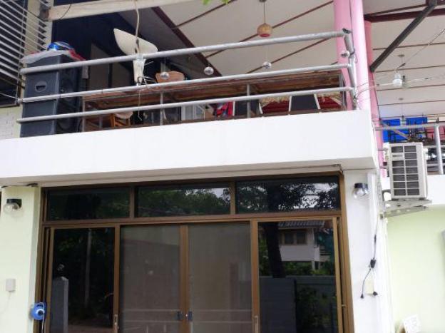 chomlay restaurant and room for rent