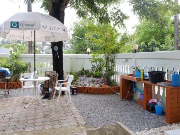 chomlay restaurant and room for rent