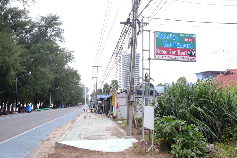 chomlay restaurant and room for rent