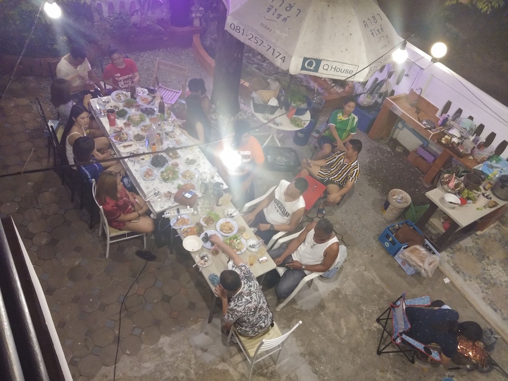 chomlay restaurant and room for rent