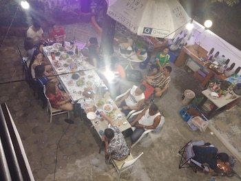 chomlay restaurant and room for rent