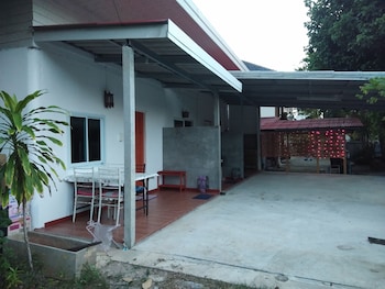 chomlay restaurant and room for rent