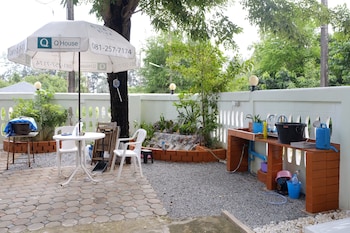 chomlay restaurant and room for rent