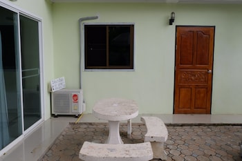 chomlay restaurant and room for rent