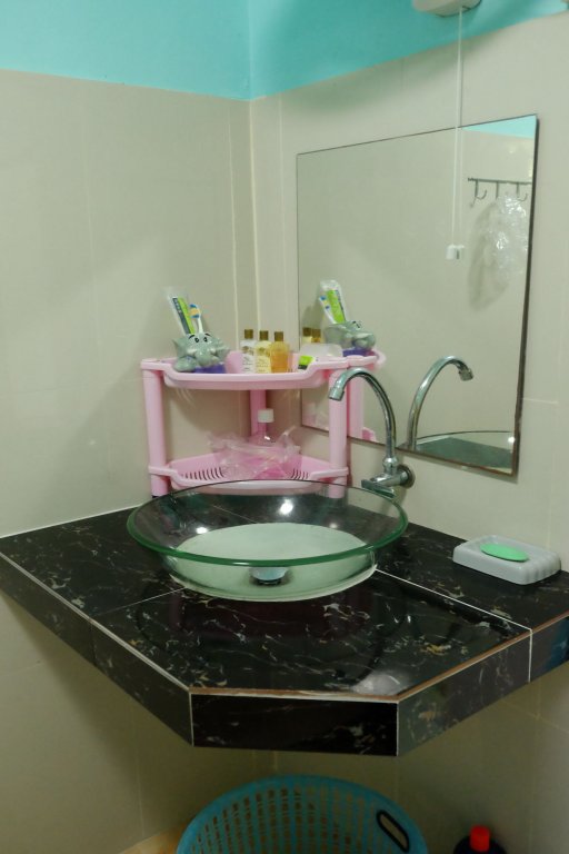 chomlay restaurant and room for rent