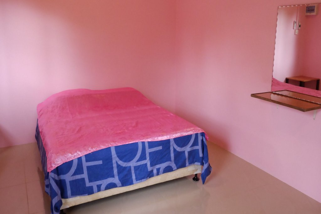 chomlay restaurant and room for rent