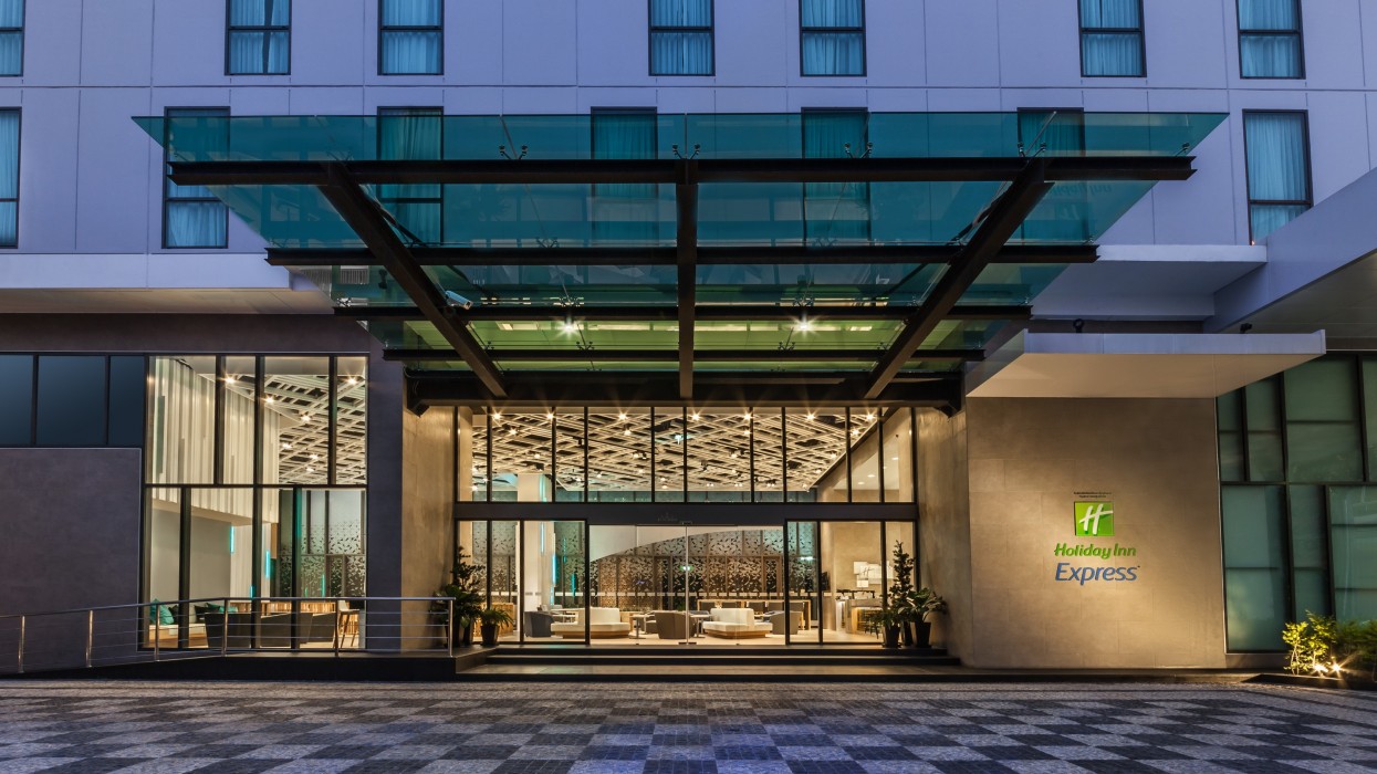 holiday inn express bangkok soi soonvijai by ihg