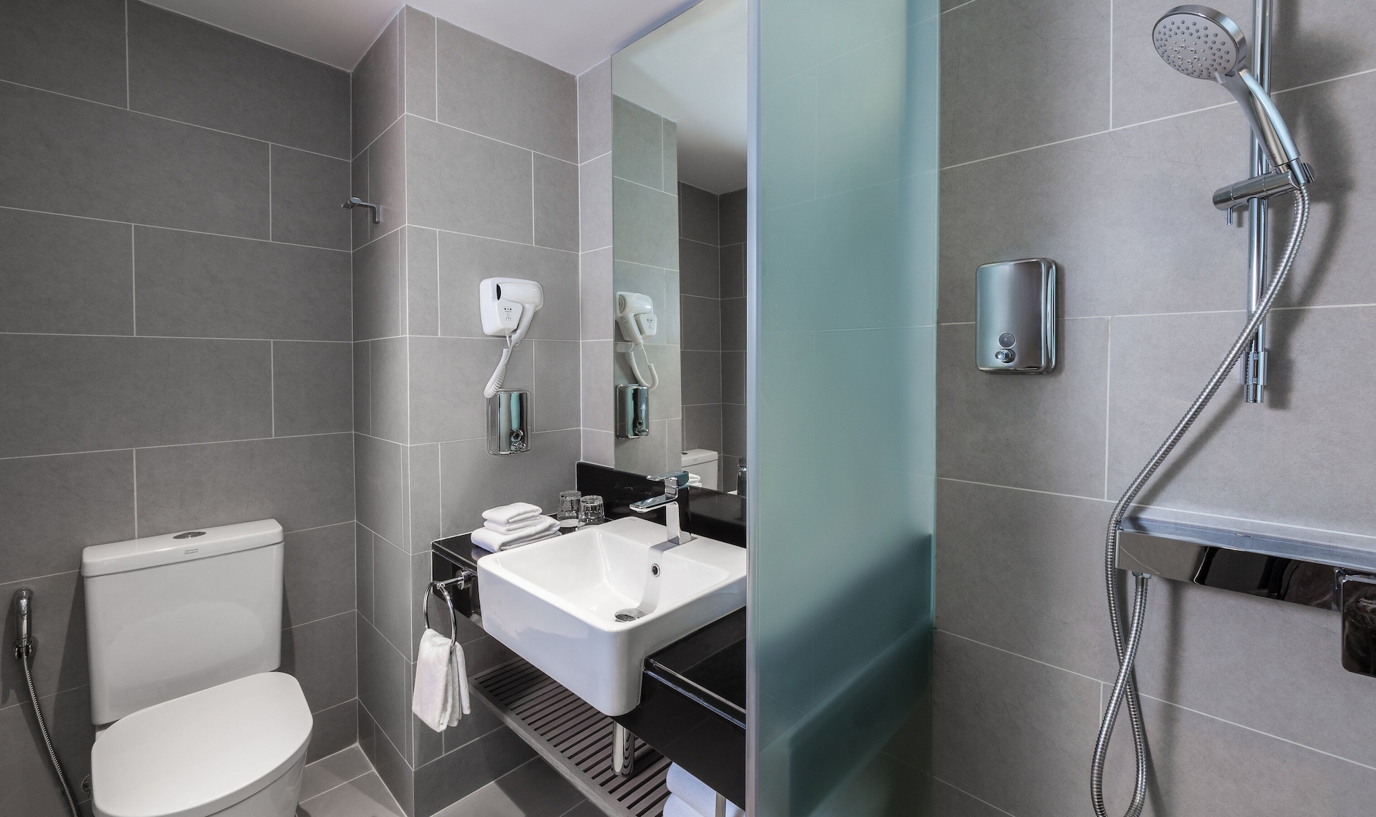 holiday inn express bangkok soi soonvijai by ihg