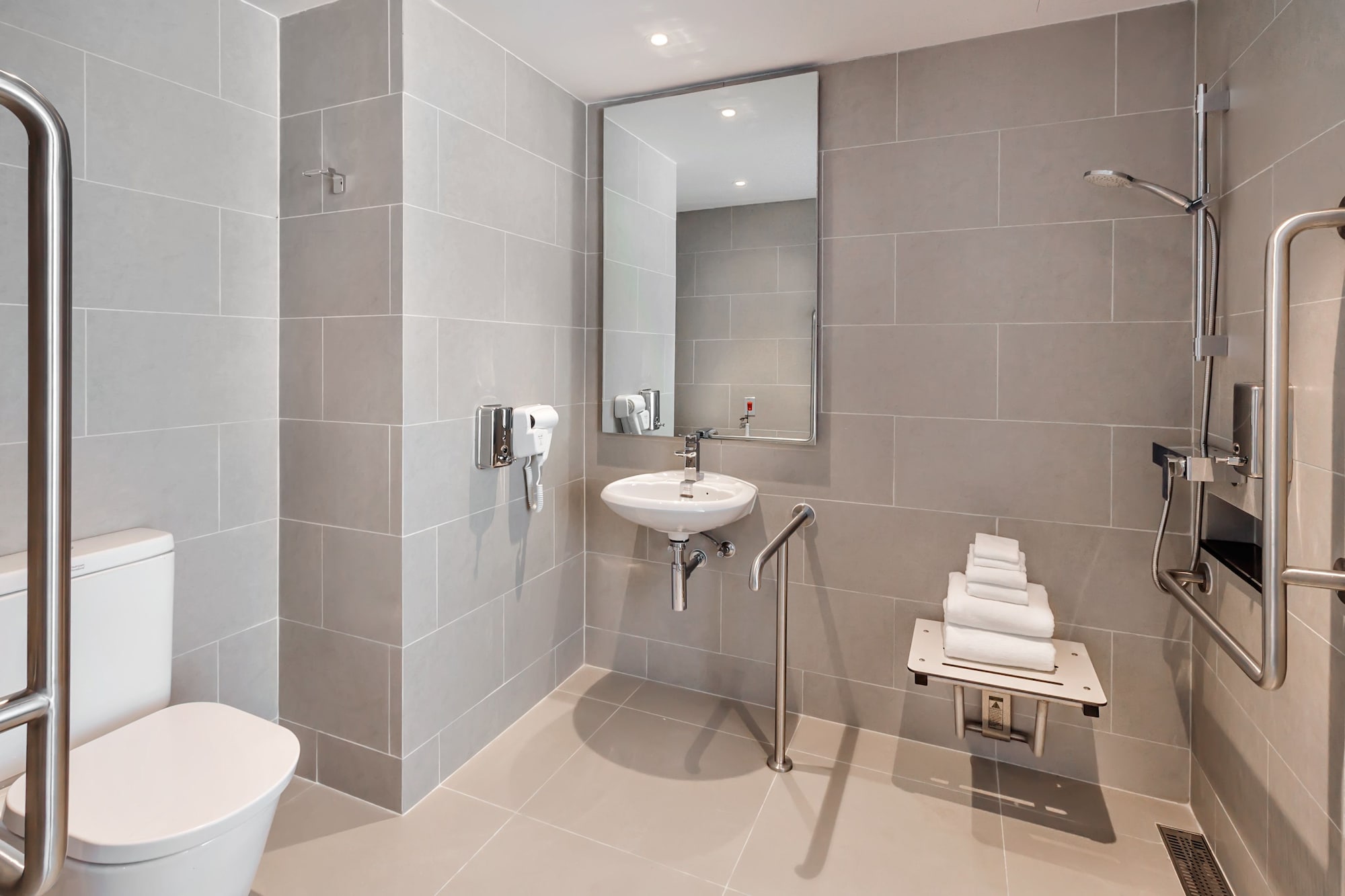 holiday inn express bangkok soi soonvijai by ihg