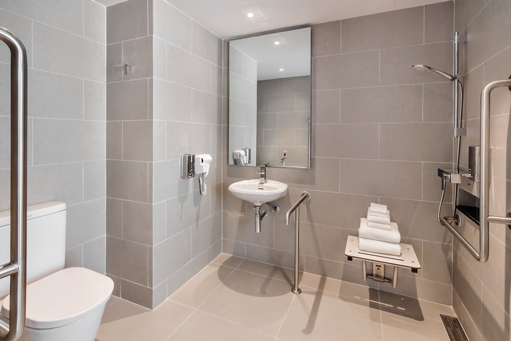 holiday inn express bangkok soi soonvijai by ihg