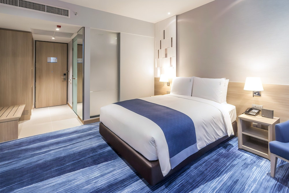 holiday inn express bangkok soi soonvijai by ihg