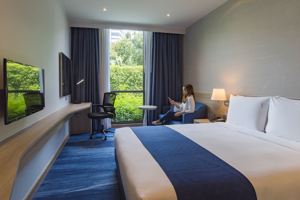 holiday inn express bangkok soi soonvijai by ihg