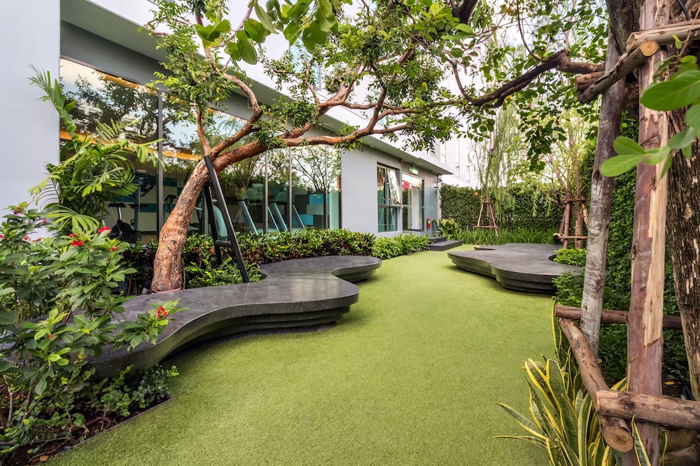 holiday inn express bangkok soi soonvijai by ihg