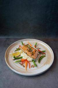 holiday inn express bangkok soi soonvijai by ihg