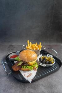 holiday inn express bangkok soi soonvijai by ihg