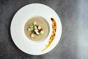 holiday inn express bangkok soi soonvijai by ihg