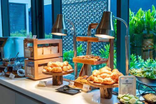holiday inn express bangkok soi soonvijai by ihg