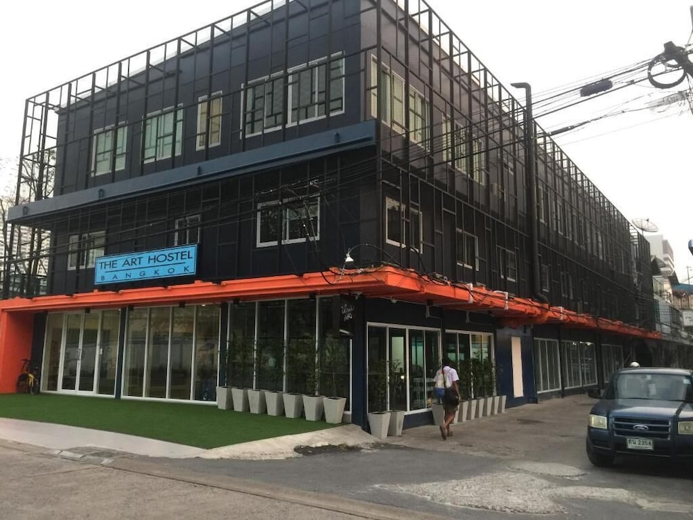 the art hostel bangkok