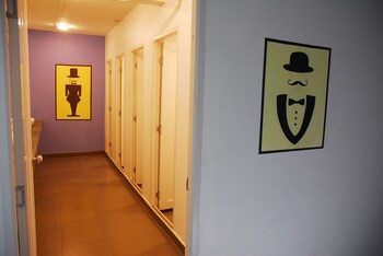 the art hostel bangkok
