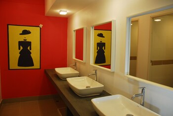 the art hostel bangkok