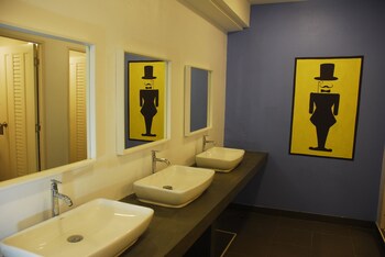 the art hostel bangkok