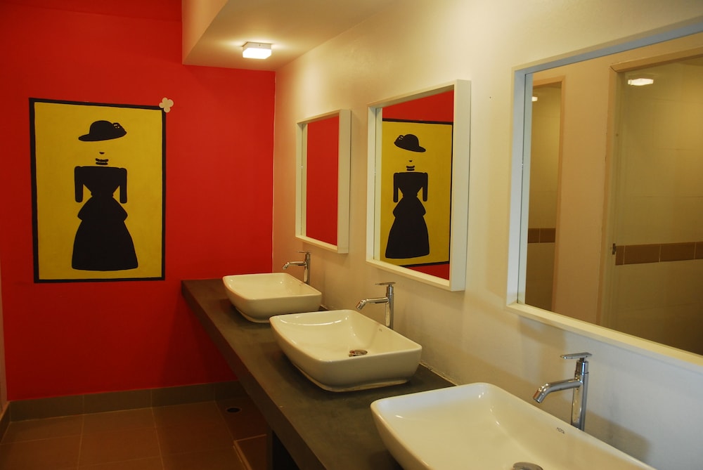 the art hostel bangkok