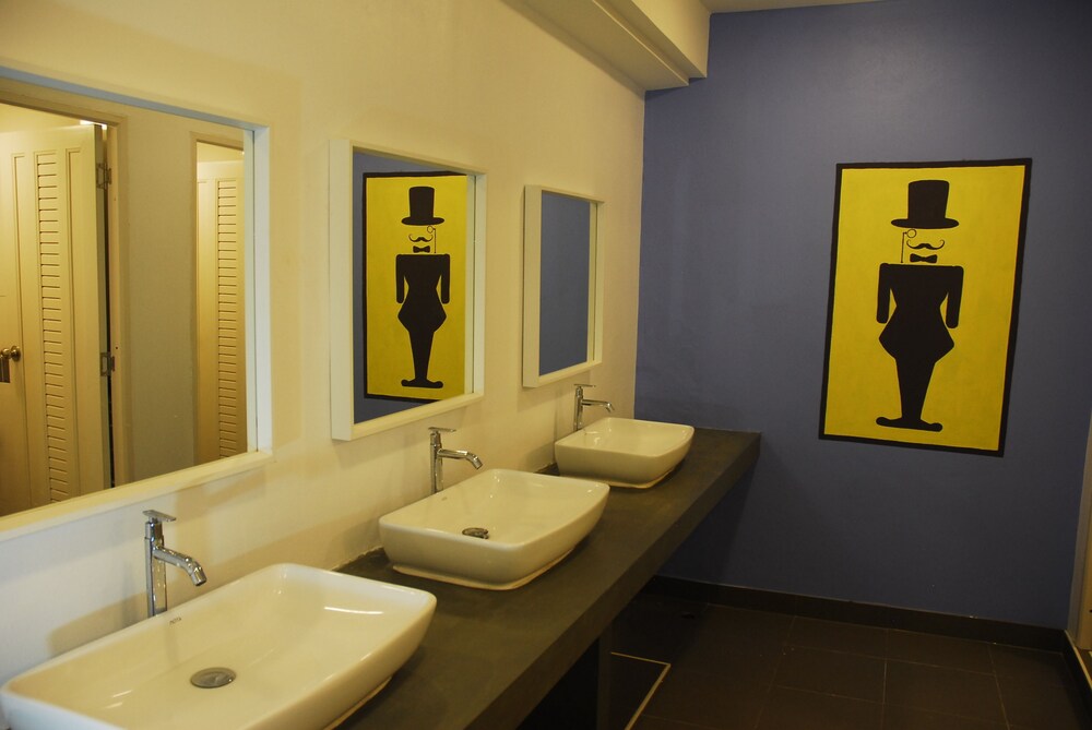 the art hostel bangkok