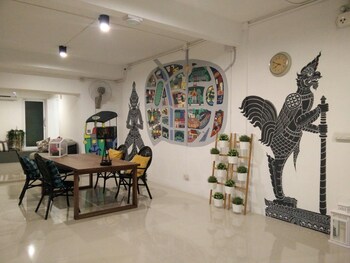 the art hostel bangkok