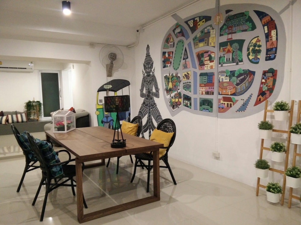 the art hostel bangkok