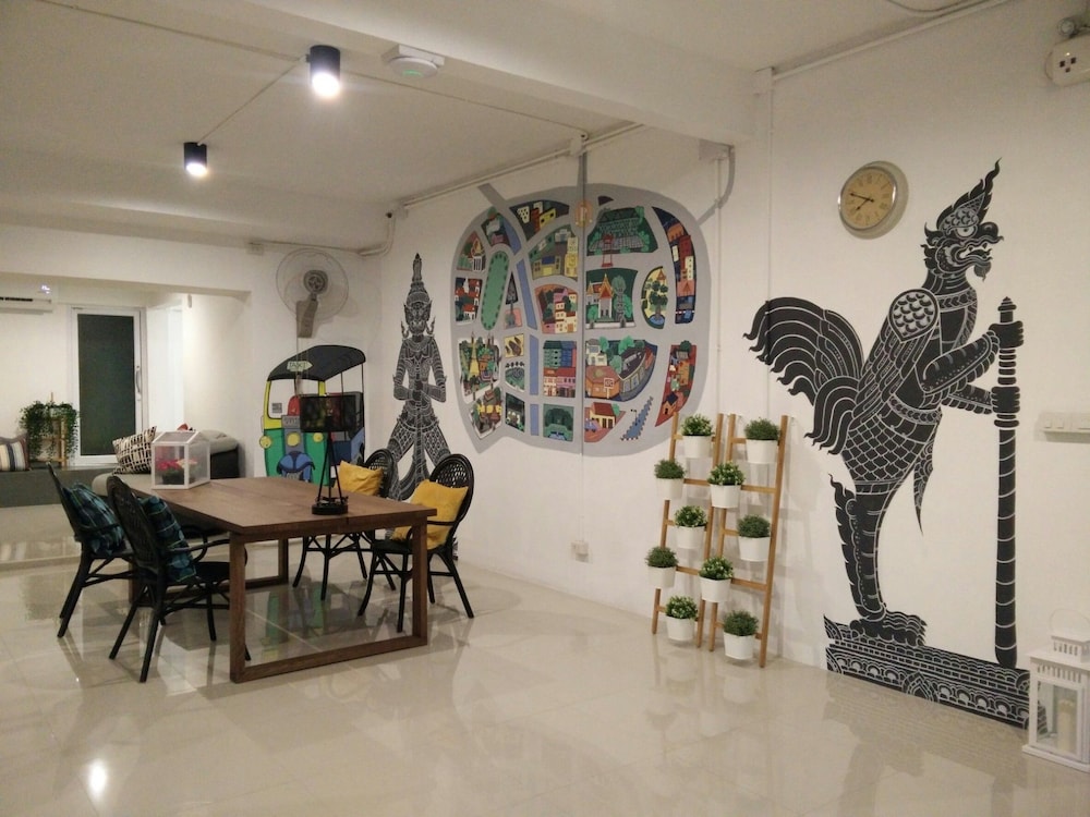 the art hostel bangkok