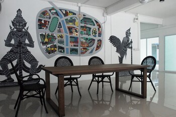 the art hostel bangkok