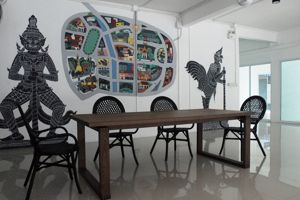 the art hostel bangkok